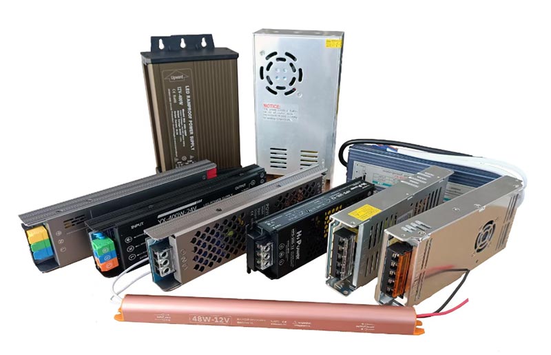 Apa pertimbangan utama untuk mengintegrasikan catu daya mode sakelar LED dengan modul LED selama pemasangan?